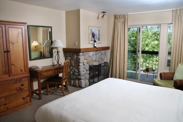 THE RIVERSIDE INN (Grants Pass)